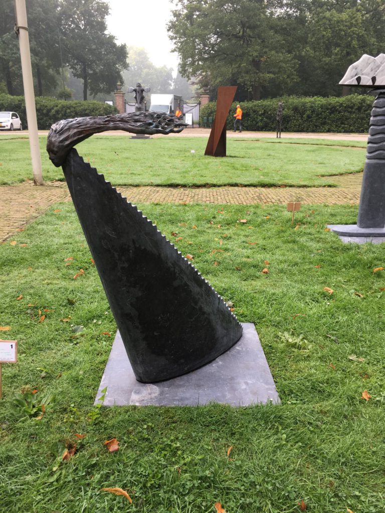 "Passing Angel", hardsteen, brons, h92x92cm,