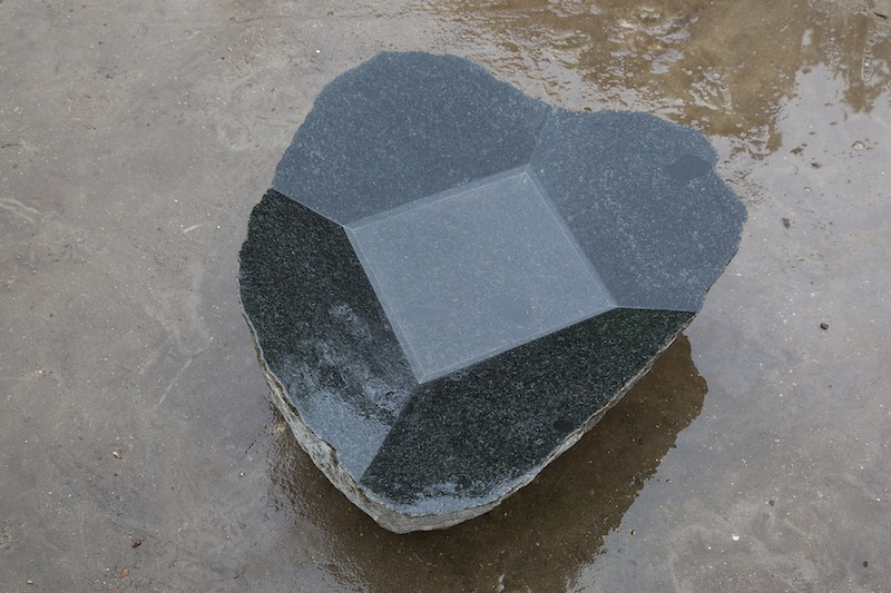 GERARD-HOWELER_Waterschaal graniet br ca 25 cm