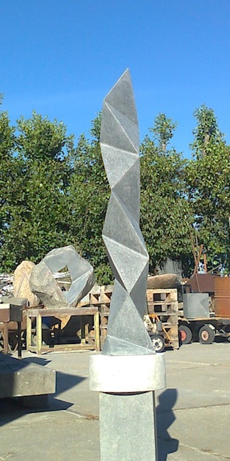 GERARD-HOWELER_graniet h 75 cm